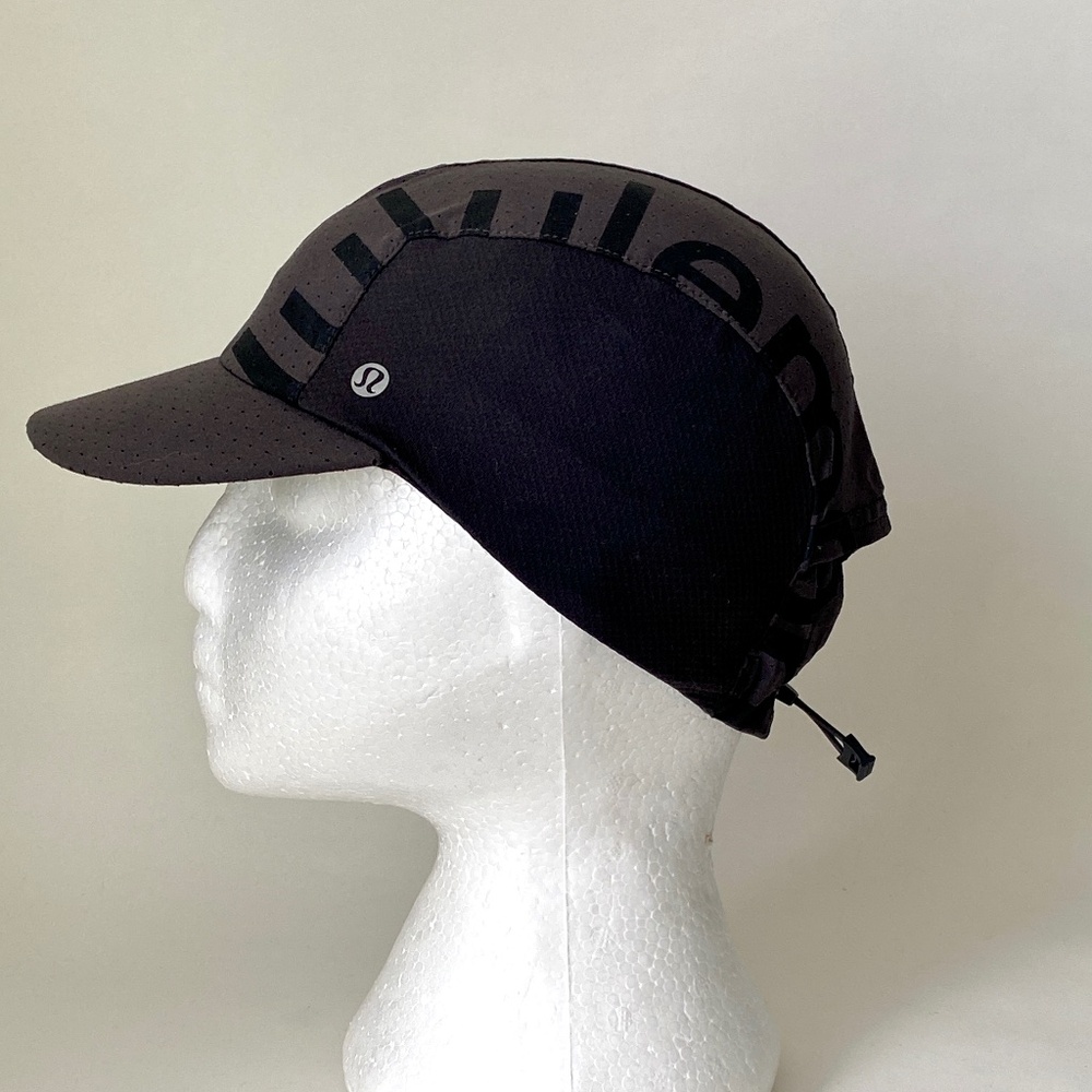 Lululemon black Perforated Run and Train Hat S/M